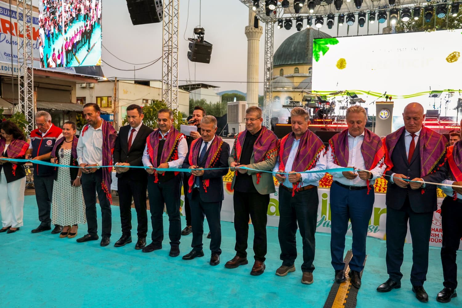 NTO'NUN MOBİL TANITIM ARACI'NDAN FESTİVALDE PİDE İKRAMI