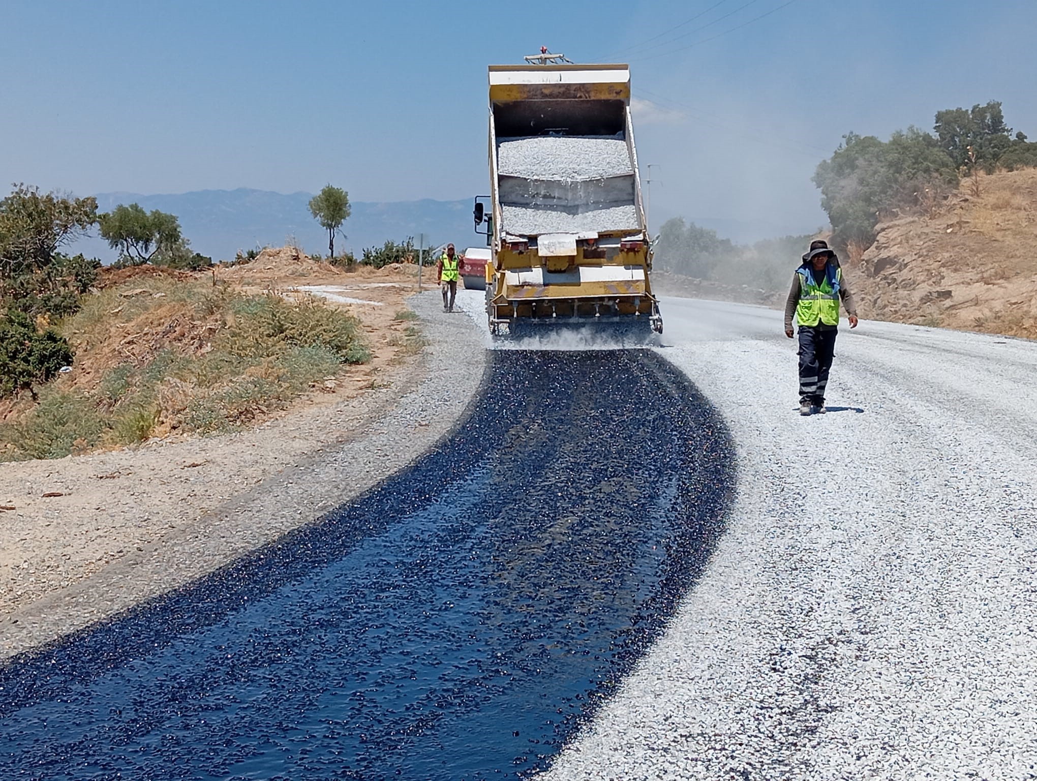 AYDIN'IN 17 İLÇESİNDE YOL ÇALIŞMALARI SÜRÜYOR