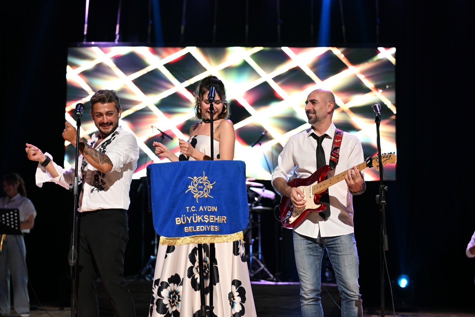 DİDİM'DE 80'LER VE 90'LAR RÜZGARI ESTİ