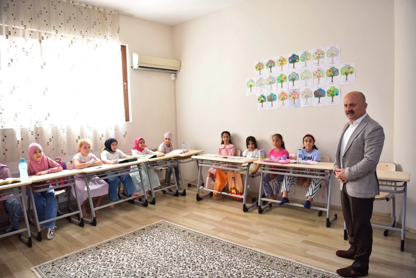 VALİ VAROL, YAZ KUR'AN KURSUNDAKİ ÖĞRENCİLERLE BULUŞTU