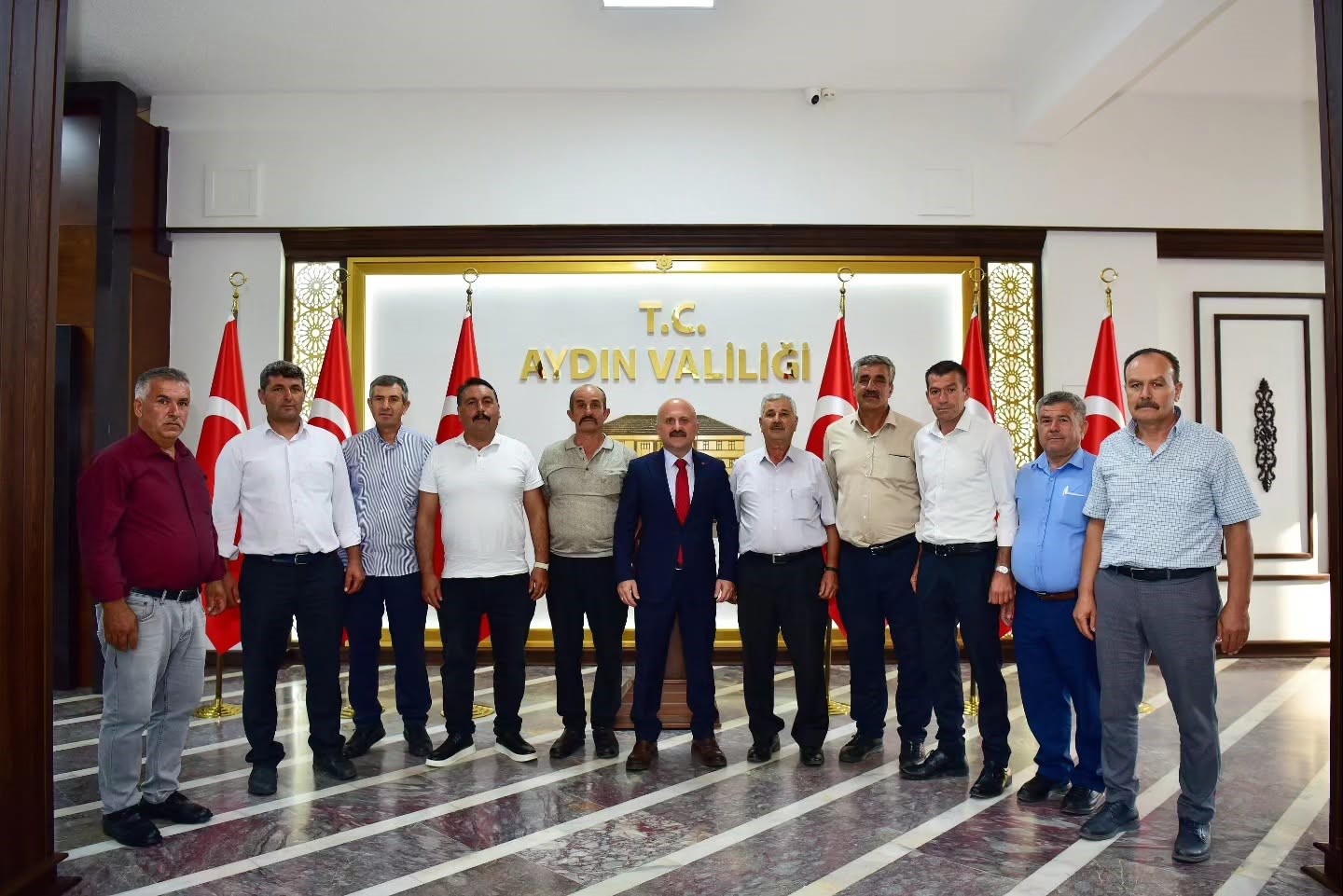 AYDIN VALİSİ VAROL, NAZİLLİ MAHALLE MUHTARLARINI KABUL ETTİ