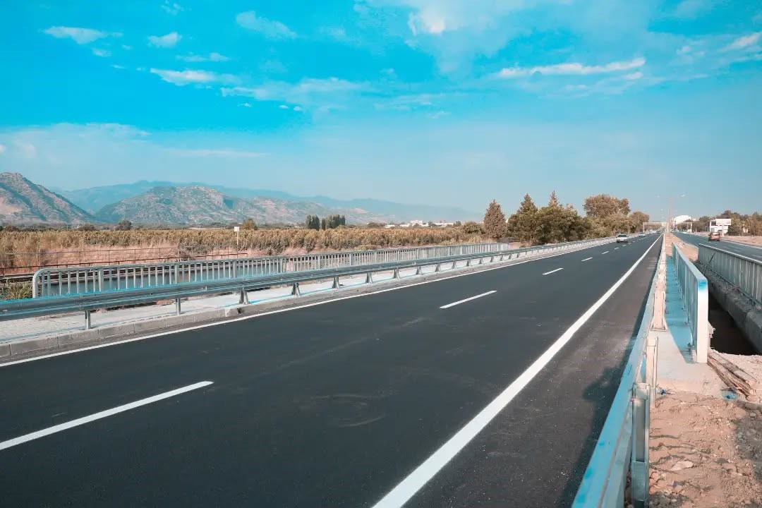 İNCİRLİOVA'DA ULAŞIMI KOLAYLAŞTIRACAK KÖPRÜ HİZMETE AÇILDI