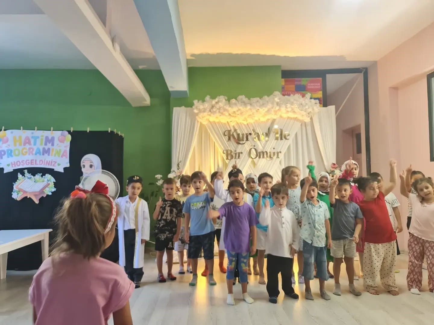 SÖKE'DE MİNİK ÖĞRENCİLERİN HATİM SEVİNCİ