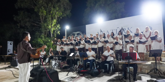 Didim Belediyesi Halk Müziği Korosu konserine vatandaşlardan yoğun ilgi..