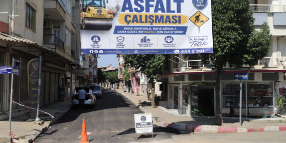 Nazilli Belediyesi ilçedeki yol çalışmalarını sürdürüyor..