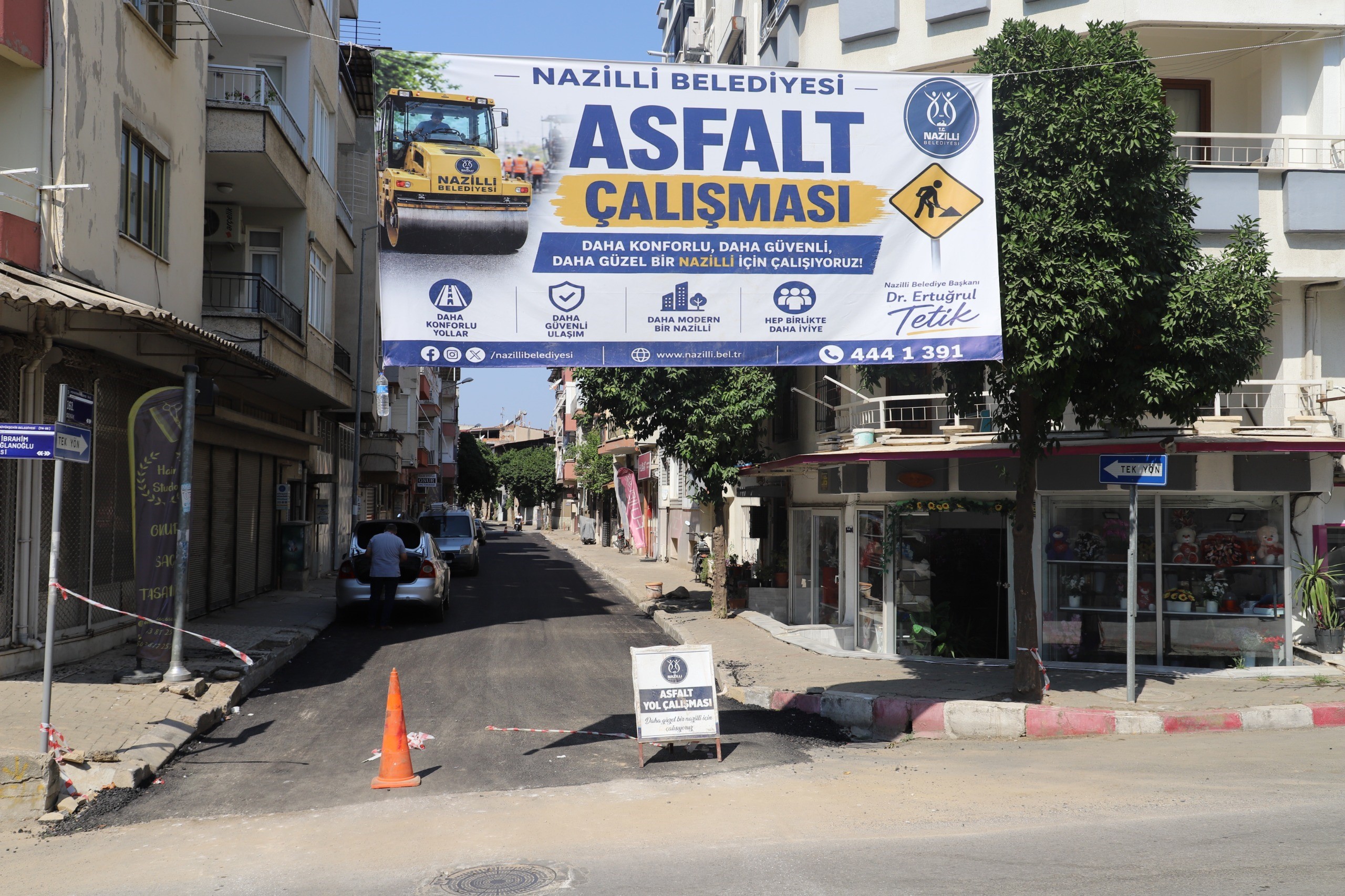 NAZİLLİ BELEDİYESİ İLÇEDEKİ YOL ÇALIŞMALARINI SÜRDÜRÜYOR