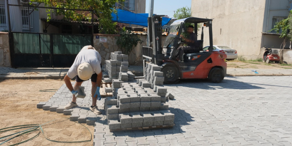Nazilli’de yol yenileme çalışmaları ilçe genelinde sürüyor..