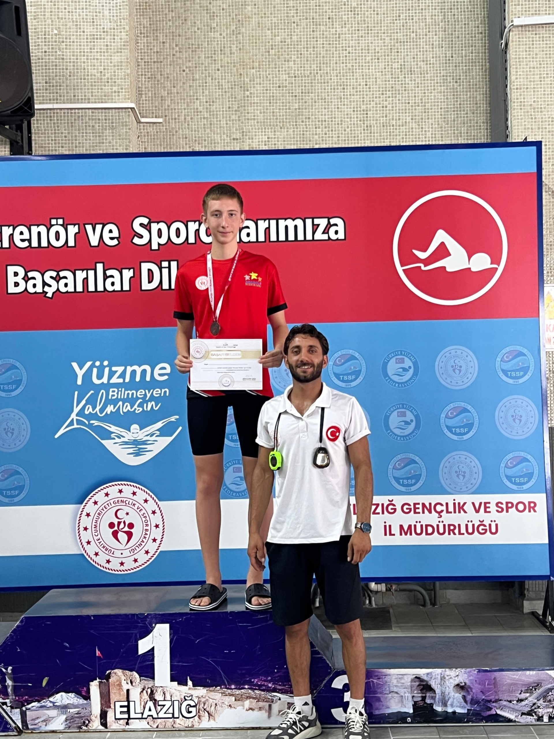 AYDINLI YÜZÜCÜLERDEN TÜRKİYE ŞAMPİYONASI'NDA ÇİFTE BAŞARI