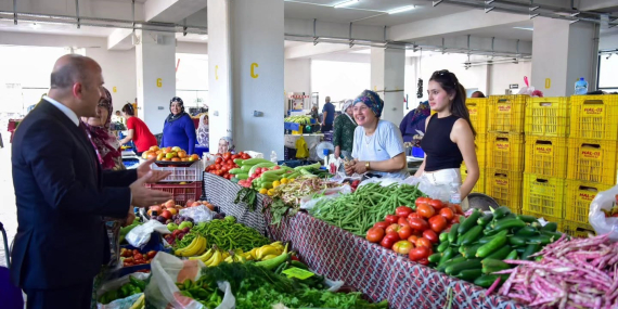Vali Varol, Buharkent’te esnaf ve vatandaşlarla bir araya geldi..