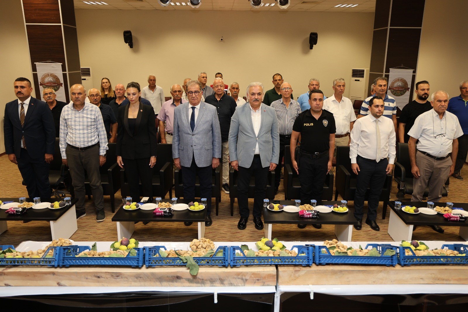 SÖKE'DE SEZONUN İLK KURU İNCİRİ 600 TL'DEN ALINDI