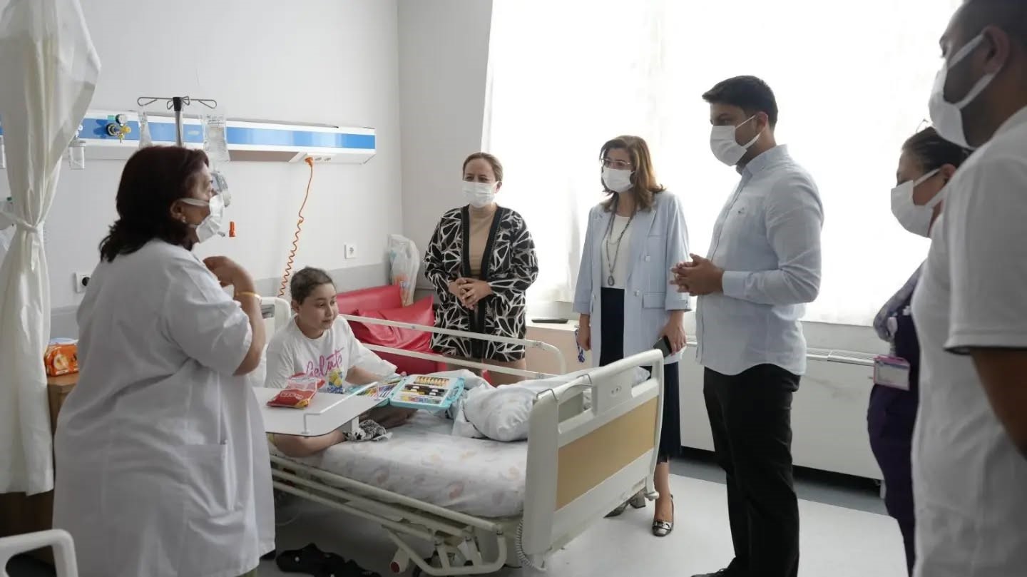 AYDIN'DA TEDAVİ GÖREN MİNİK HASTALARA MORAL OLDULAR