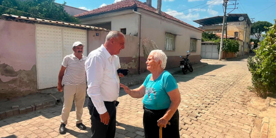 Başkan Yıldırımkaya vatandaşların talep ve önerilerini yerinde dinliyor..