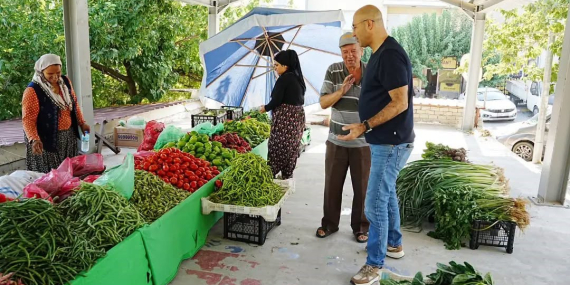 Germencik’te kapalı pazar yeri esnaf ve vatandaşların hizmetine sunuldu..