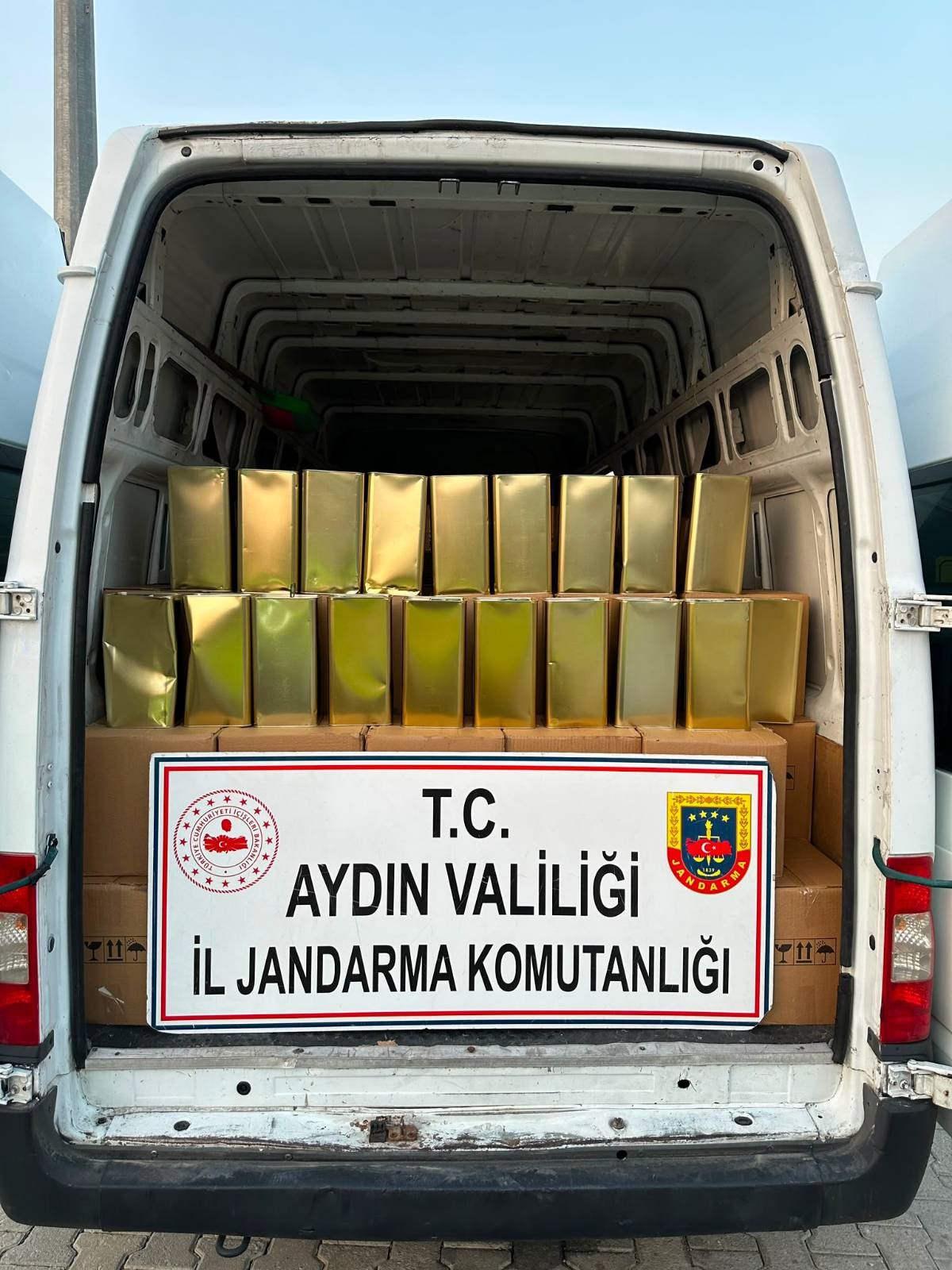 KUYUCAK'TA 780 BİN TL DEĞERİNDE TAKLİT ZEYTİNYAĞI ELE GEÇİRİLDİ