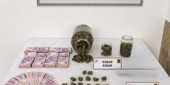 Uyuşturucu alışverişine suçüstü: 2 gözaltı..