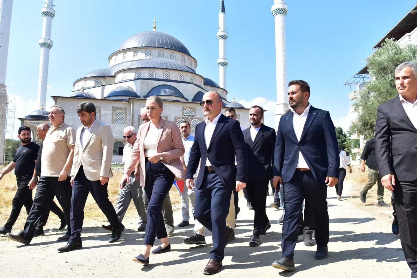 VALİ VAROL, NAZİLLİ KÜLLİYE CAMİSİ İNŞAATINI İNCELEDİ