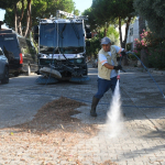 KUŞADASI BELEDİYESİ'NDEN YAZ SEZONUNDA YOĞUN TEMİZLİK MESAİSİ