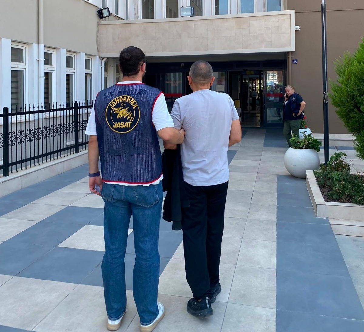 SÖKE'DE 6 YIL 3 AY HAPİS CEZASIYLA ARANAN HÜKÜMLÜ YAKALANDI