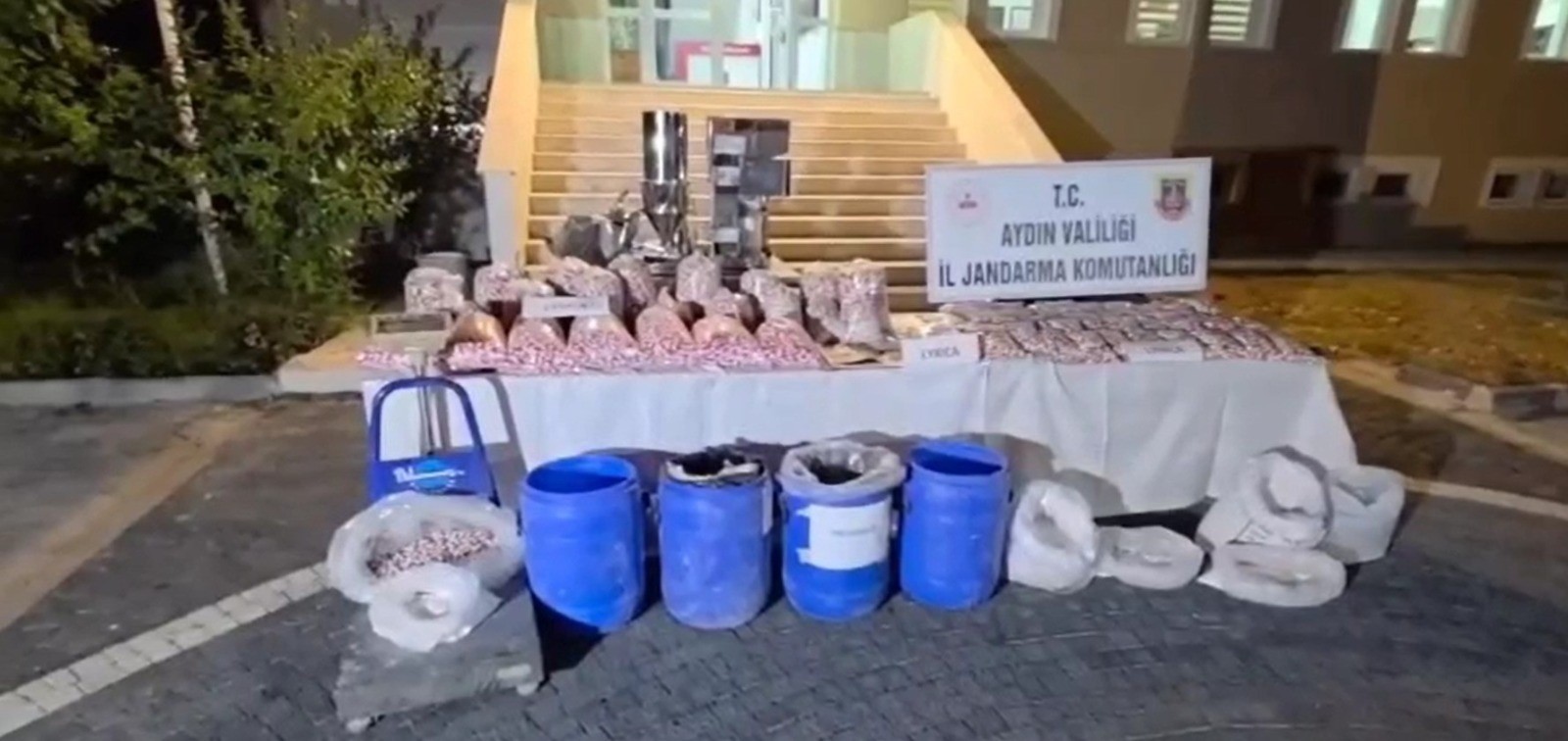 AYDIN'DA ZEHİR TACİRLERİNE DARBE: 100 MİLYON TL'LİK UYUŞTURUCU ELE GEÇİRİLDİ