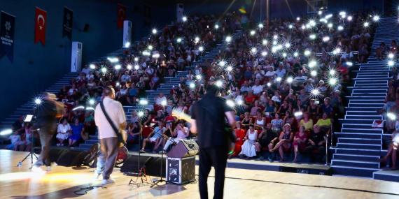 Aydın Büyükşehir Belediyesi’nden Didim’de yaz konseri..
