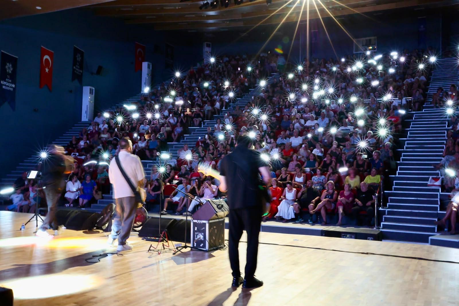AYDIN BÜYÜKŞEHİR BELEDİYESİ'NDEN DİDİM'DE YAZ KONSERİ
