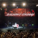 KUŞADASI AVM'DE SAHNE ALAN BÜLENT ERSOY'DAN AĞZA ALINMAYACAK KÜFÜRLER KUŞADASI AVM'DEKİ KONSERDE HEM ORGANİZASYON HEM DE SANATÇI, KRİZE NEDEN OLDU