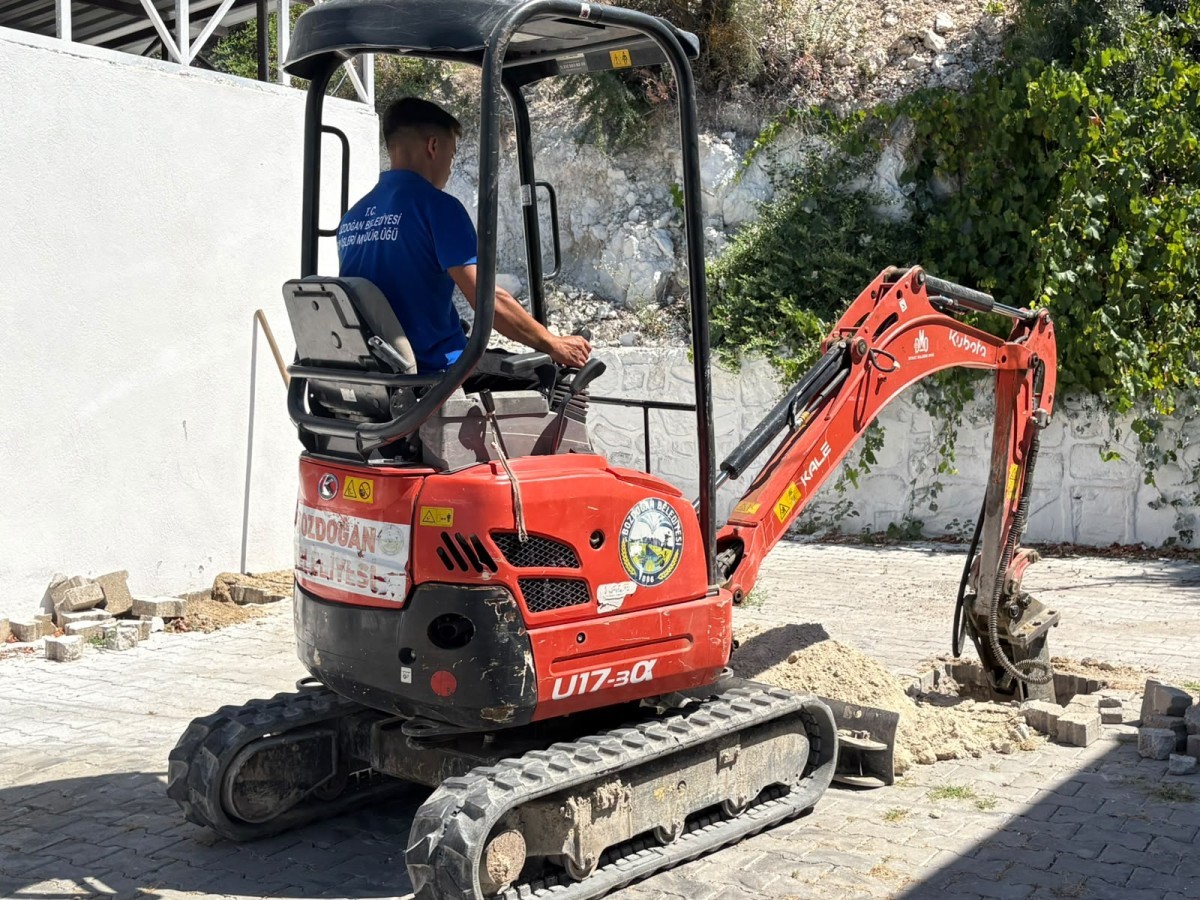 BOZDOĞAN'DA 4 MAHALLEDE SOSYAL TESİSLER YENİLENİYOR