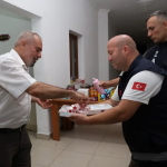 İNCİRLİOVA'DA KANDİL GECESİ CAMİLERDE İKRAM DAĞITILDI