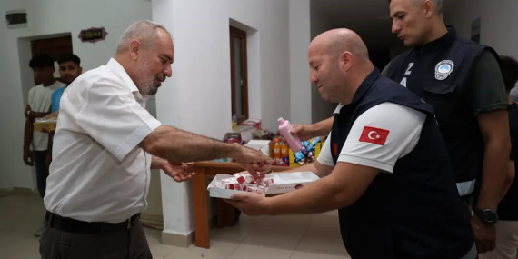 İncirliova’da kandil gecesi camilerde ikram dağıtıldı..