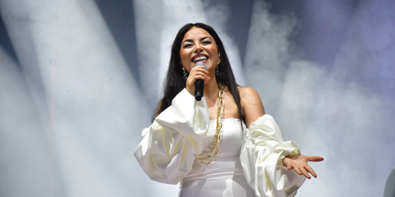 Sevilen sanatçı Zara’dan Karacasu’ya festival daveti: “Gümbür gümbür bir gece yaşamak istiyoruz”
