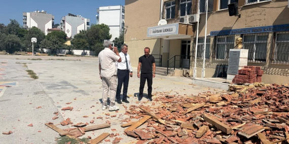 Söke’de okulun çatısı yenileniyor..