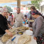 BAŞKAN TETİK, KOZDERE'DE GÖNÜL SOFRASINA KONUK OLDU