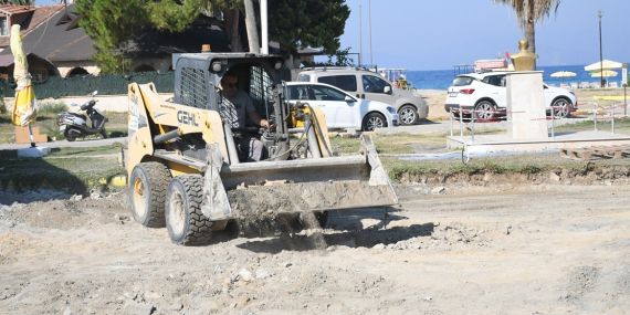 Kuşadası’nda 12 bin metrekarelik yeni yol çalışması başladı..