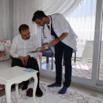 KARACASU'DA EVDE SAĞLIK HİZMETLERİ VATANDAŞLARIN AYAĞINA GİDİYOR