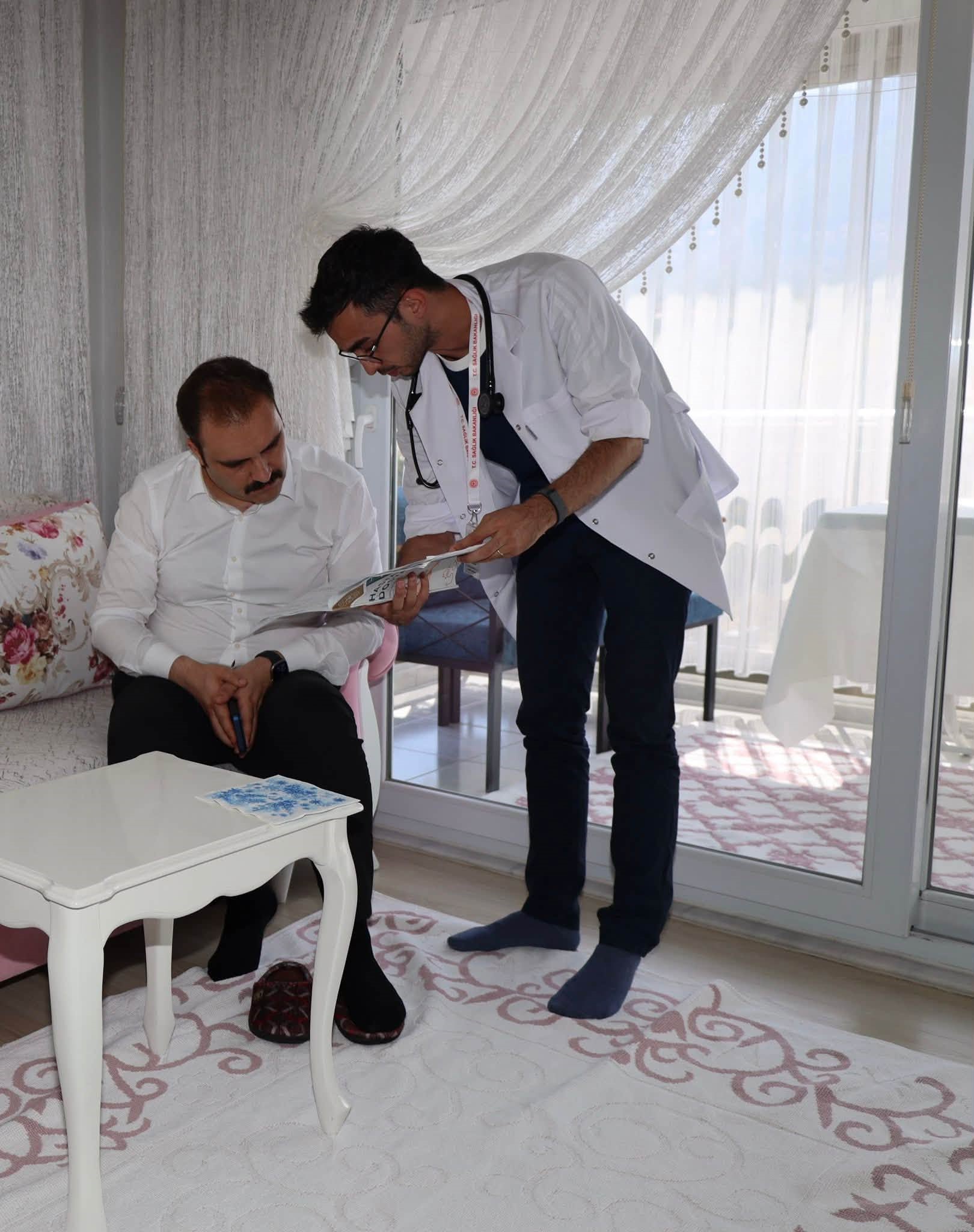 KARACASU'DA EVDE SAĞLIK HİZMETLERİ VATANDAŞLARIN AYAĞINA GİDİYOR