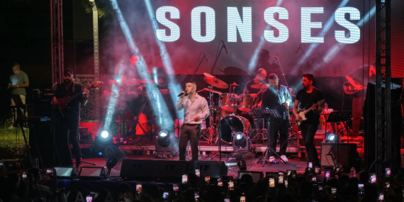Sevilen sanatçı Sonses, Mimar Sinan Parkı’nda Aydınlılarla buluştu..