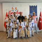 KUŞADALI GENÇ KARATECİLER BURSA'DAN MADALYALARLA DÖNDÜ TATAMİNİN ŞAMPİYONLARI BAŞARILARINI BAŞKAN VEKİLİ DEMİRTAŞ İLE PAYLAŞTI