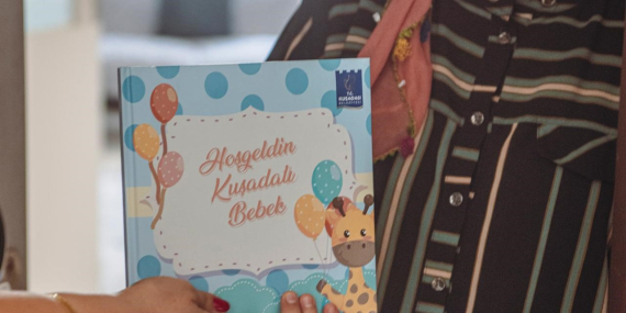 Kuşadası Belediyesi 8 ayda 115 bebeğin sevincine ortak oldu..