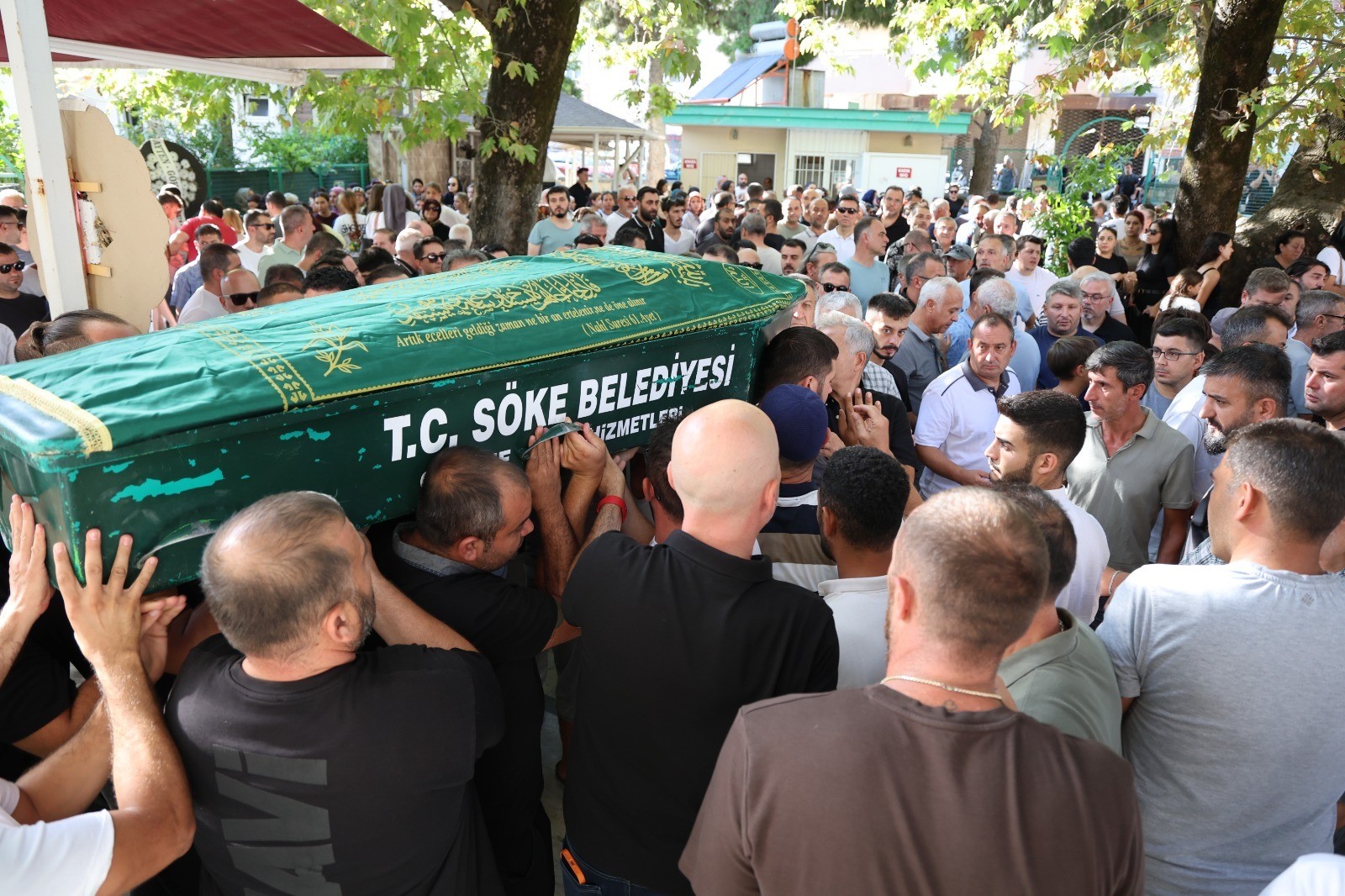 SÖKE'DE 11 YAŞINDAKİ FUTBOLCU GÖZYAŞLARI İLE UĞURLANDI