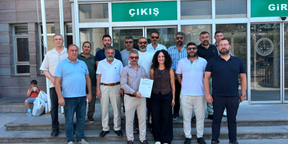 MHP Kuşadası İlçe Başkanlığı mazbatasını aldı..