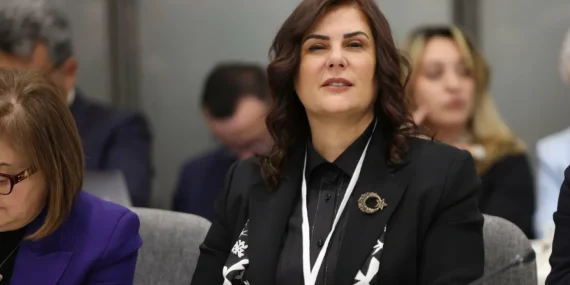 Özlem Çerçioğlu bel fıtığı rahatsızlığı nedeniyle tedavi gördü..