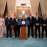 ak-partili-guler-sinyali-verdi-20120188-5268_1_m