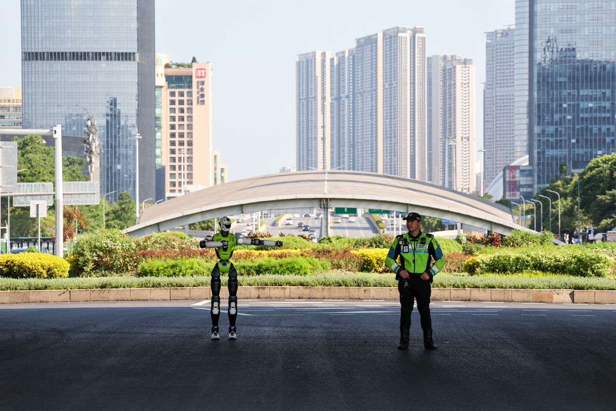 album-cin-in-shenzhen-kentinde-robotlar-gunlu-5-20130195_amp