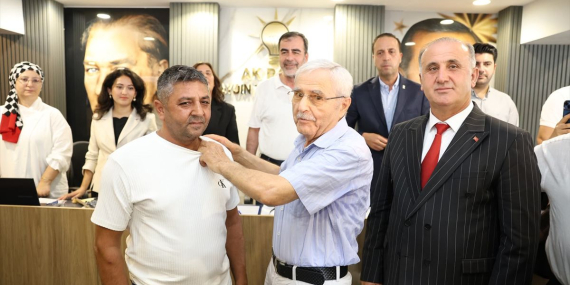 CHP’li İncirliova Belediye Meclis Üyesi Ömer Akdağ AK Parti’ye katıldı..