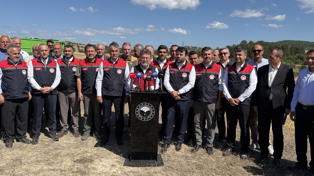 bakan-yumakli-hasat-sezonunu-140-milyon-tonlu-5-20148141_amp