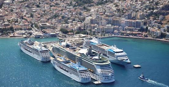 Kuşadası’na kruvaziyer bereketi: 8 bin 200 turist geldi..