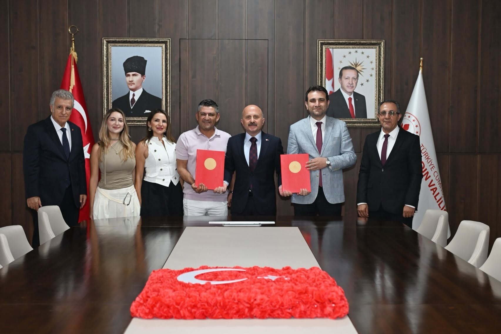 KUŞADASI'NA YENİ ANAOKULU İÇİN İMZALAR ATILDI