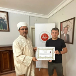 BAYRAM NAMAZINDAN ETKİLENİP MÜSLÜMAN OLDU