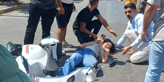 Panik fren yapan motosiklet sürücüsü 3 metre sürüklendi..