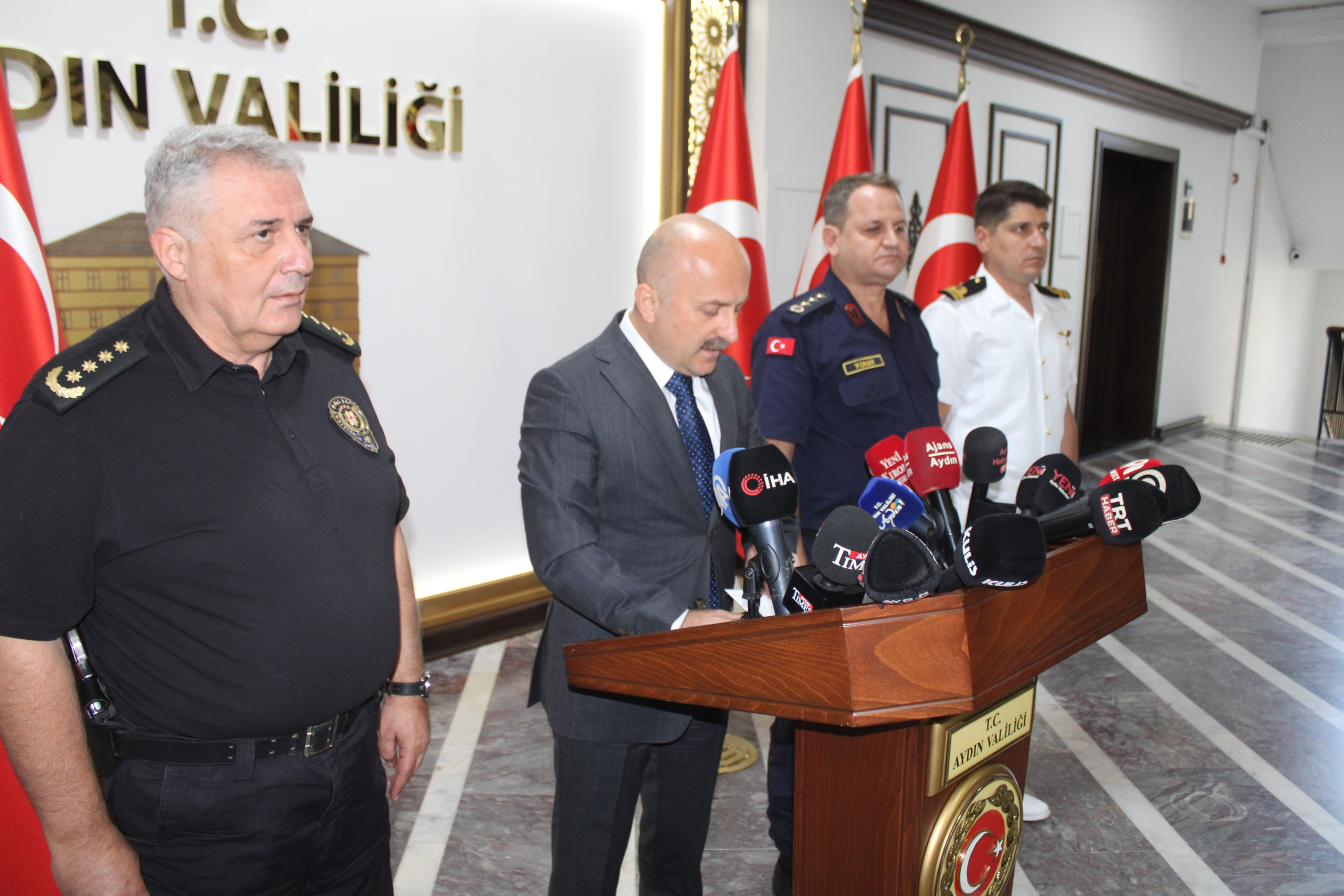 AYDIN'DA BİR AYDA 971 ARANAN ŞAHIS YAKALANDI